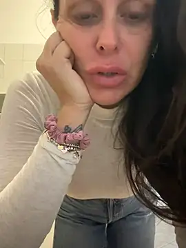 Snapshot of ainaht chatting on 03-31-26, 07:42 ainaht online show from 03-31-26, 07:42