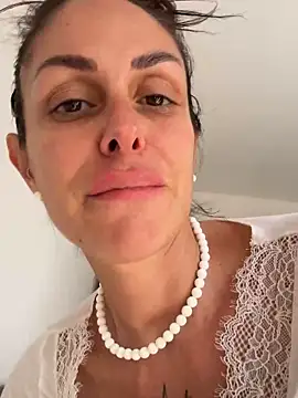 Snapshot of ainaht chatting on 04-01-26, 01:41 ainaht online show from 04-01-26, 01:41