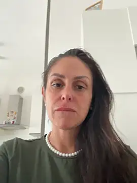 Snapshot of ainaht chatting on 04-11-26, 01:37 ainaht online show from 04-11-26, 01:37