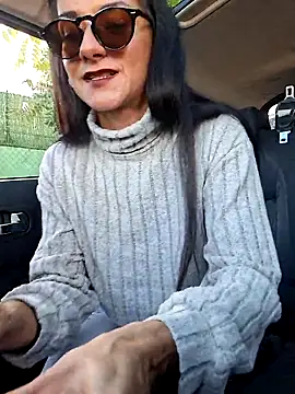 Snapshot of Lauraxxsteen chatting on 11-12-25, 12:16 Lauraxxsteen online show from 11-12-25, 12:16