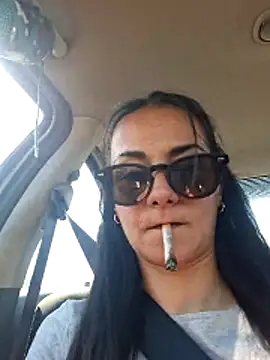 Snapshot of Lauraxxsteen chatting on 05-23-26, 03:05 Lauraxxsteen online show from 05-23-26, 03:05