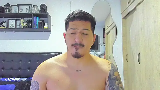 Arnolwilliams online show from 11-25-25, 01:49