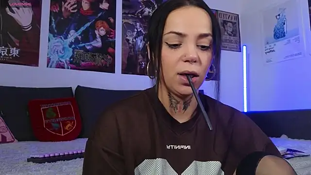 KiraQuinn1 online show from 10-27-25, 04:11
