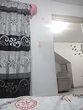 LaraStons online show from 11-20-25, 11:54