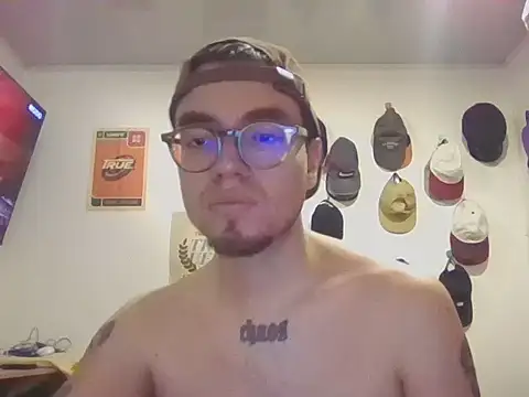 hardredlight online show from 12-18-25, 04:51