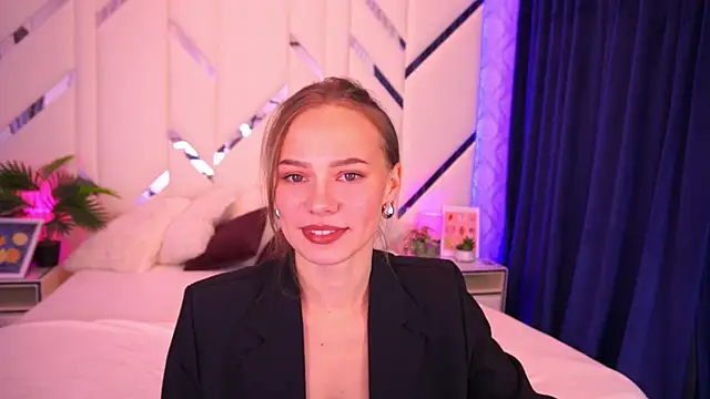 ShyySiren online show from 10-14-25, 02:07