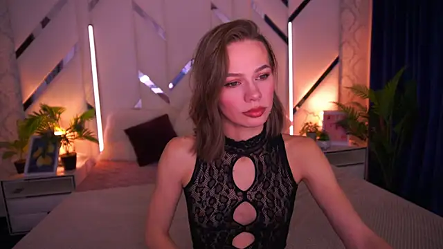 ShyySiren online show from 12-15-25, 08:40