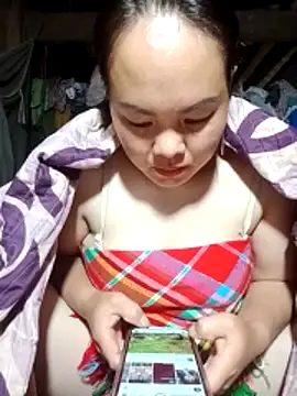 Snapshot of emilyzz chatting on 04-18-26, 05:44 emilyzz online show from 04-18-26, 05:44