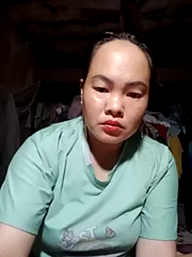 Snapshot of emilyzz chatting on 04-19-26, 02:44 emilyzz online show from 04-19-26, 02:44