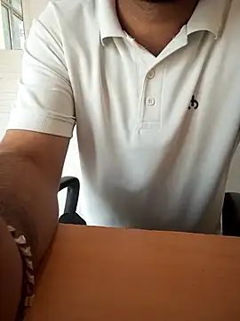 Snapshot of karandeep_Bhagat chatting on 10-01-25, 05:13 karandeep Bhagat online show from 10-01-25, 05:13