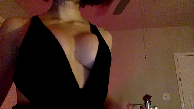 Snapshot of Texxaspearl chatting on 04-22-26, 10:28 Texxaspearl online show from 04-22-26, 10:28