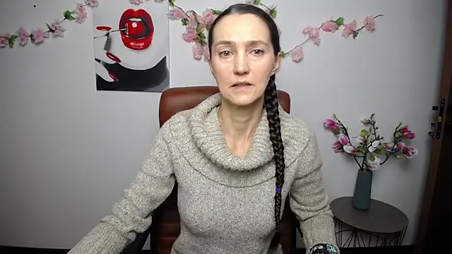 Snapshot of TayaFinch chatting on 11-07-25, 01:11 TayaFinch online show from 11-07-25, 01:11