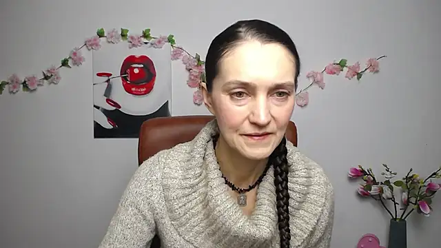 Snapshot of TayaFinch chatting on 11-10-25, 01:32 TayaFinch online show from 11-10-25, 01:32