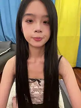 Snapshot of qiqi_x chatting on 10-14-25, 02:29 qiqi x online show from 10-14-25, 02:29