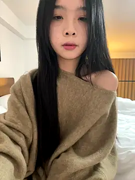 qiqi x online show from 12-18-25, 02:45