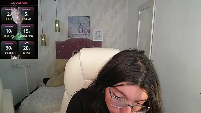 alllyson  online show from 11-11-25, 07:47