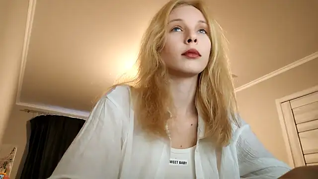 Snapshot of Fafa_Fluff chatting on 09-28-25, 03:06 Fafa Fluff online show from 09-28-25, 03:06