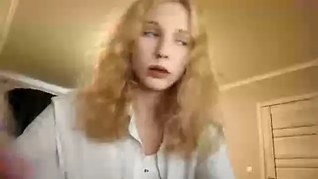 Snapshot of Fafa_Fluff chatting on 09-30-25, 02:11 Fafa Fluff online show from 09-30-25, 02:11