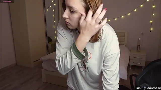 Snapshot of LilyannRosse chatting on 11-08-25, 07:19 LilyannRosse online show from 11-08-25, 07:19