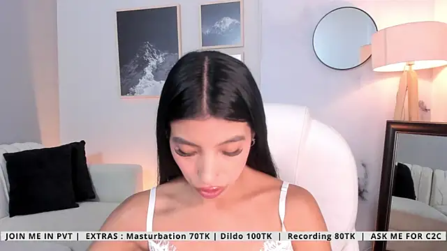 Snapshot of Tiffany_Low chatting on 05-06-26, 04:23 Tiffany Low online show from 05-06-26, 04:23