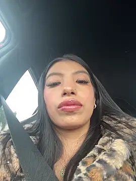 Snapshot of Tiffany_Low chatting on 05-26-26, 03:52 Tiffany Low online show from 05-26-26, 03:52