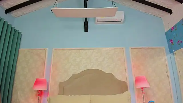 Snapshot of SamyySwet chatting on 05-11-26, 01:11 SamyySwet online show from 05-11-26, 01:11