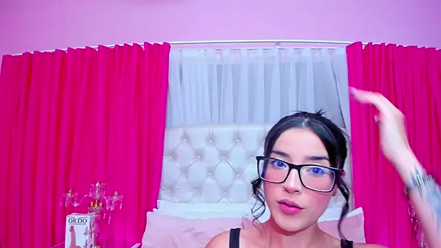 Snapshot of SamyySwet chatting on 06-15-26, 01:08 SamyySwet online show from 06-15-26, 01:08
