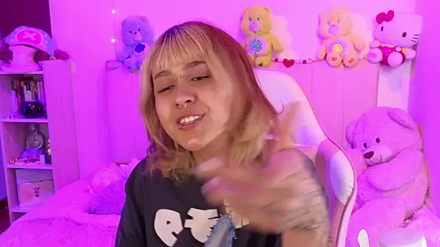 NekoWaifu online show from 03-06-26, 02:13