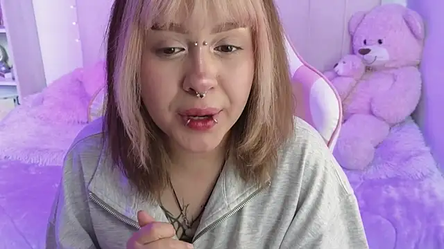 Snapshot of NekoWaifu chatting on 05-11-26, 04:04 NekoWaifu online show from 05-11-26, 04:04
