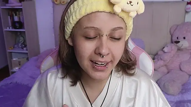 Snapshot of NekoWaifu chatting on 05-12-26, 02:36 NekoWaifu online show from 05-12-26, 02:36