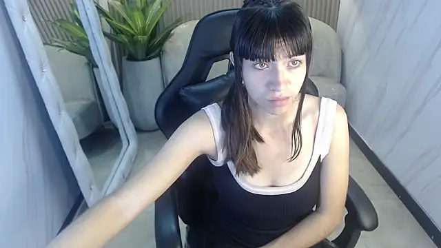 Snapshot of Isabella_Blondetf chatting on 09-28-25, 01:27 Isabella Blondetf online show from 09-28-25, 01:27