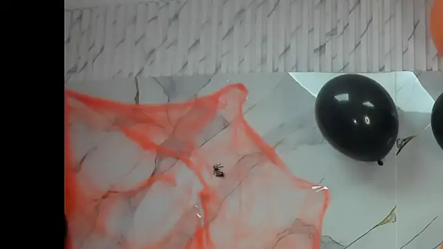 Snapshot of Isabella_Blondetf chatting on 10-28-25, 08:00 Isabella Blondetf online show from 10-28-25, 08:00