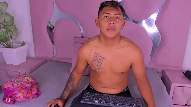 Mikeandmoonasm online show from 11-12-25, 01:00