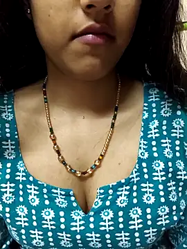 Snapshot of reetika6375 chatting on 02-12-26, 08:04 reetika6375 online show from 02-12-26, 08:04