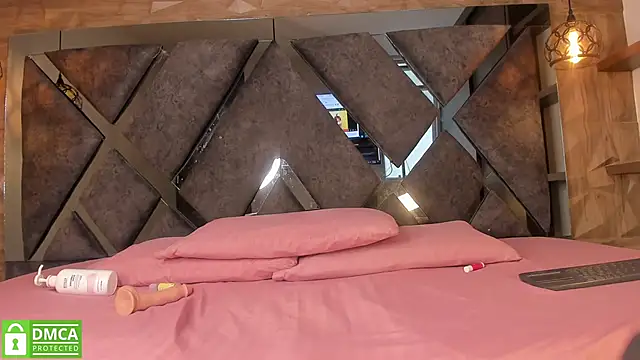 Snapshot of Scarlet__Jones_ chatting on 11-05-25, 08:31 Scarlet Jones online show from 11-05-25, 08:31