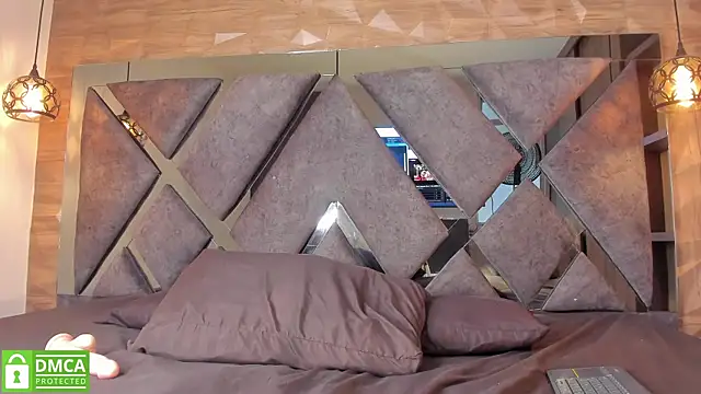 Snapshot of Scarlet__Jones_ chatting on 11-19-25, 10:10 Scarlet Jones online show from 11-19-25, 10:10