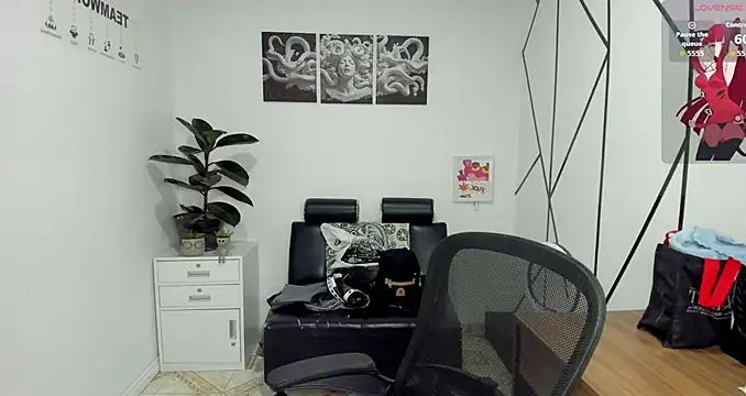 Snapshot of Angel-dragun chatting on 11-09-25, 04:00 Angel-dragun online show from 11-09-25, 04:00