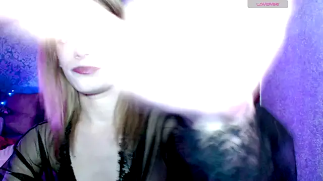 Snapshot of Kate__Loves chatting on 04-21-26, 07:17 Kate Loves online show from 04-21-26, 07:17