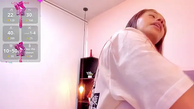 HoollyHendrix online show from 11-24-25, 08:41