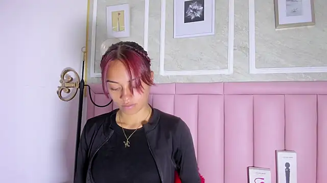 HoollyHendrix online show from 01-08-26, 08:55