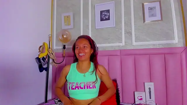 HoollyHendrix online show from 02-18-26, 09:00