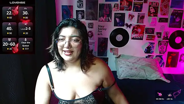 Roxy f w online show from 04-17-26, 01:14