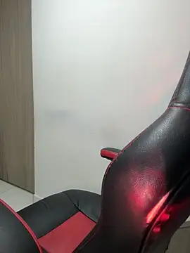 Isa klein online show from 11-25-25, 02:22