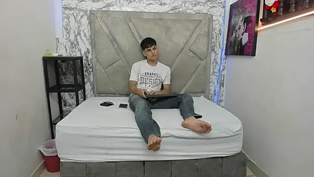 Logan Jhonson online show from 10-24-25, 02:19