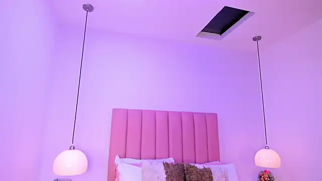 Snapshot of Amy_Ferreira chatting on 10-24-25, 03:14 Amy Ferreira online show from 10-24-25, 03:14