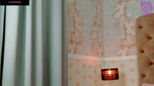 CoraVex online show from 10-20-25, 04:24