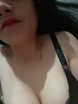 Snapshot of Lucie-pusy chatting on 11-13-25, 10:30 Lucie-pusy online show from 11-13-25, 10:30