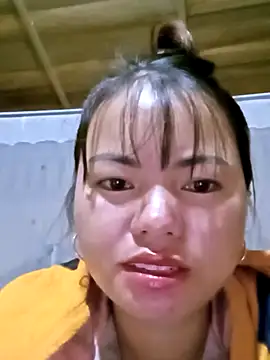 emly-xinh18 online show from 10-23-25, 12:37