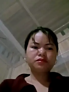 emly-xinh18 online show from 10-31-25, 09:49