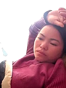 emly-xinh18 online show from 11-21-25, 07:29